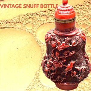 Carved Antique Chinese Cinnabar Lacquer Snuff Bottle Qianlong Mark